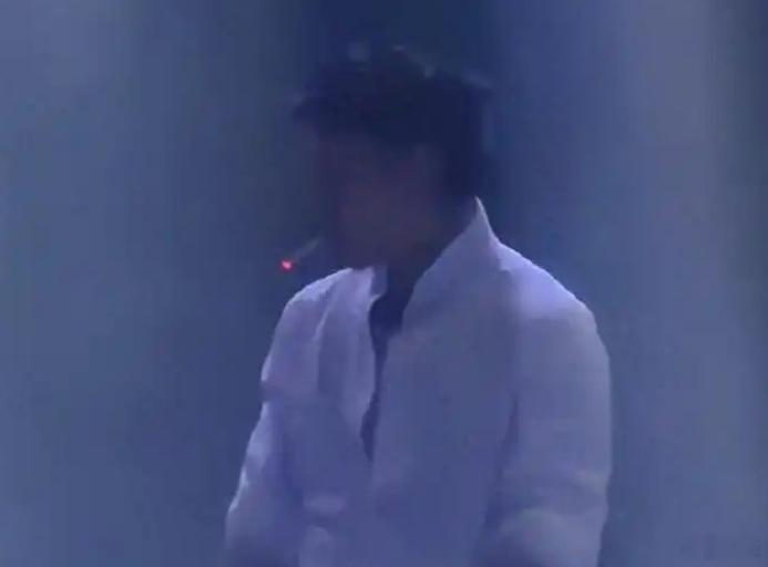 据潇湘晨报报道，针对蒋文涵在公共场所抽烟一事，北京市朝阳区卫健委工作人员日前向记