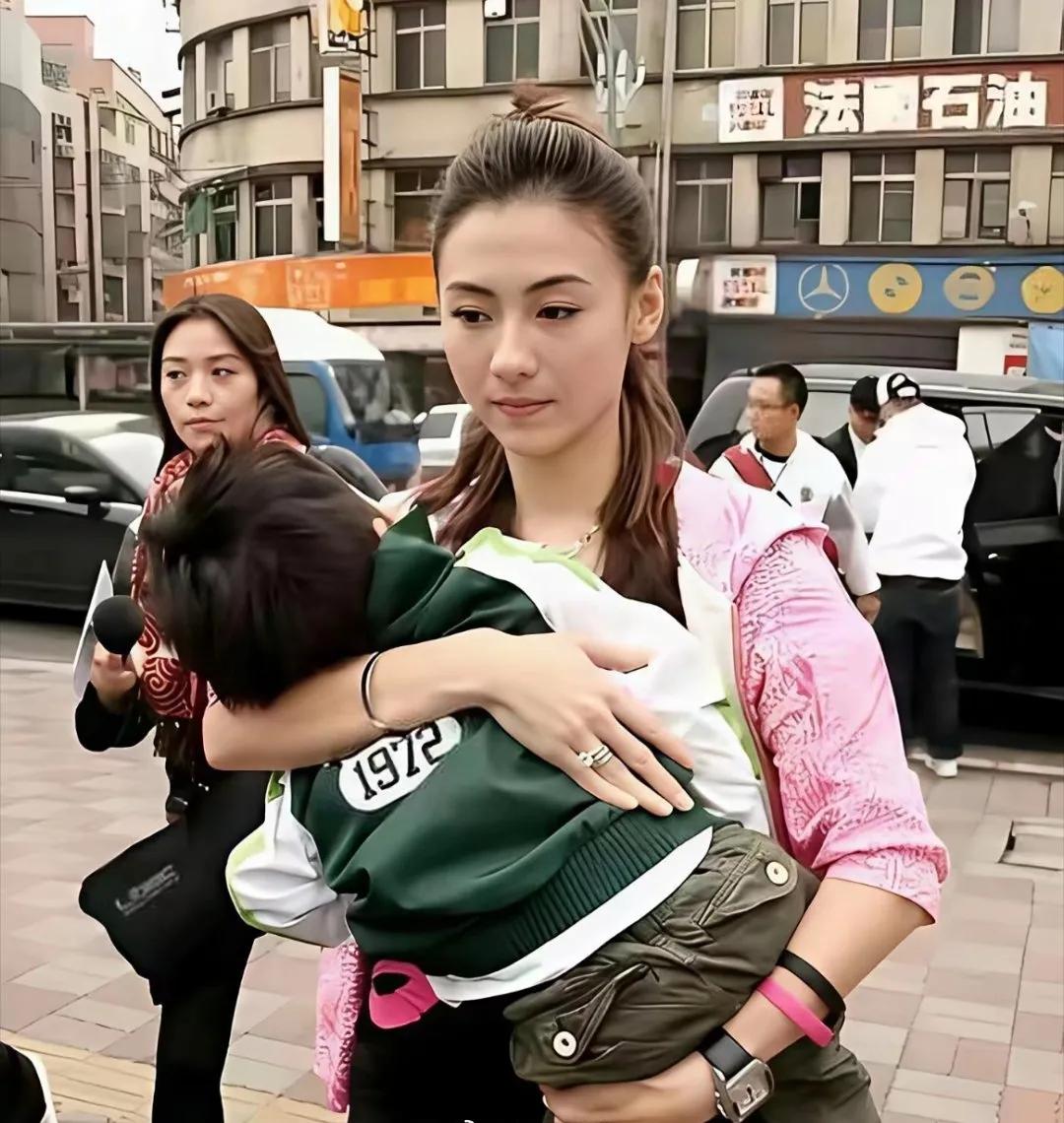 谢贤离世，七岁的张礼承被推出来了。

网传遗嘱没提这个孩子，英皇辟谣说全是捏造。