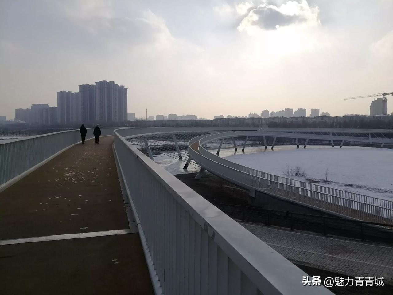 呼市这两天的天气特别好！虽然是冬至后（熟称数九天），但午后2点多钟的天气没有一丝