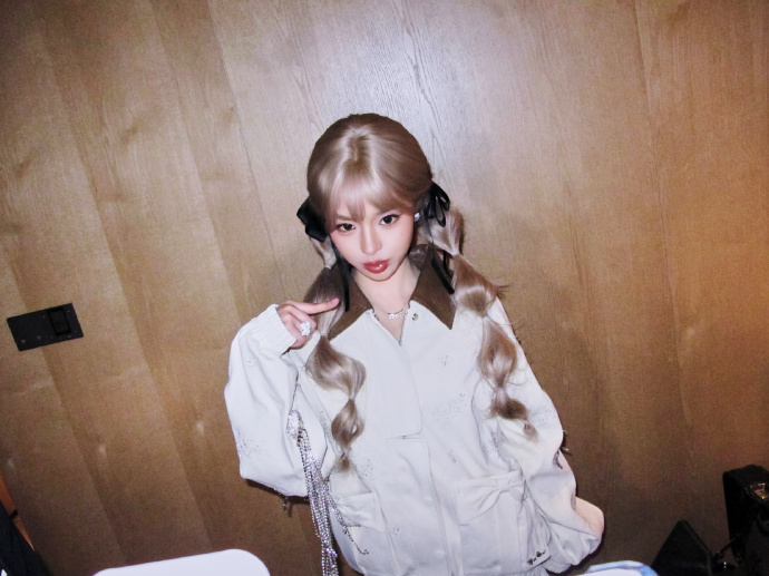 黄霄云 x 油亮肉丝小白袜叠穿