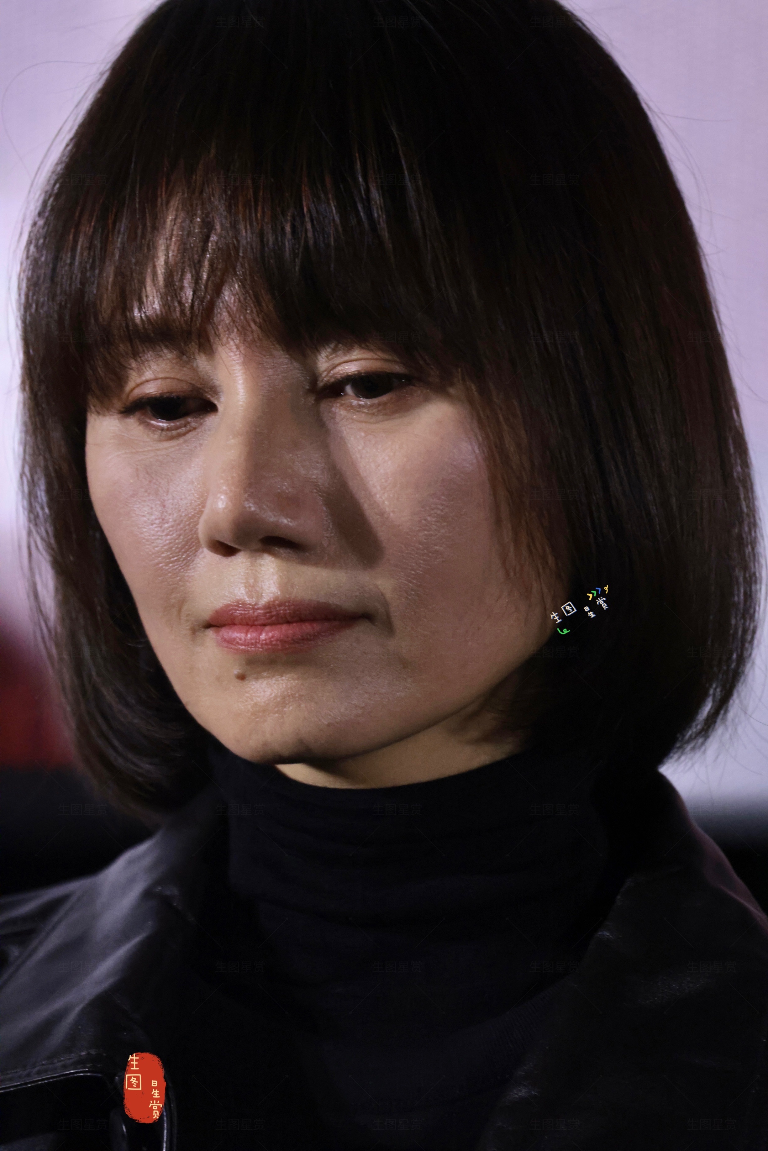 袁泉蜜蜂的针追剧团生图48岁素颜真实最美电影蜜蜂的针袁泉支宁