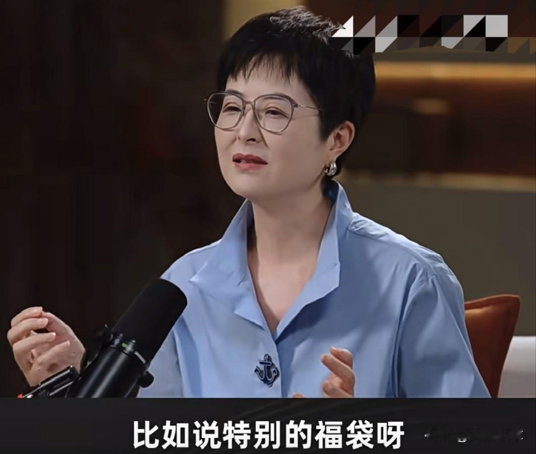 上海籍知名主持人张泉灵自述，自己根本干不了“卖书”这事，简直让自己痛苦不堪。
原
