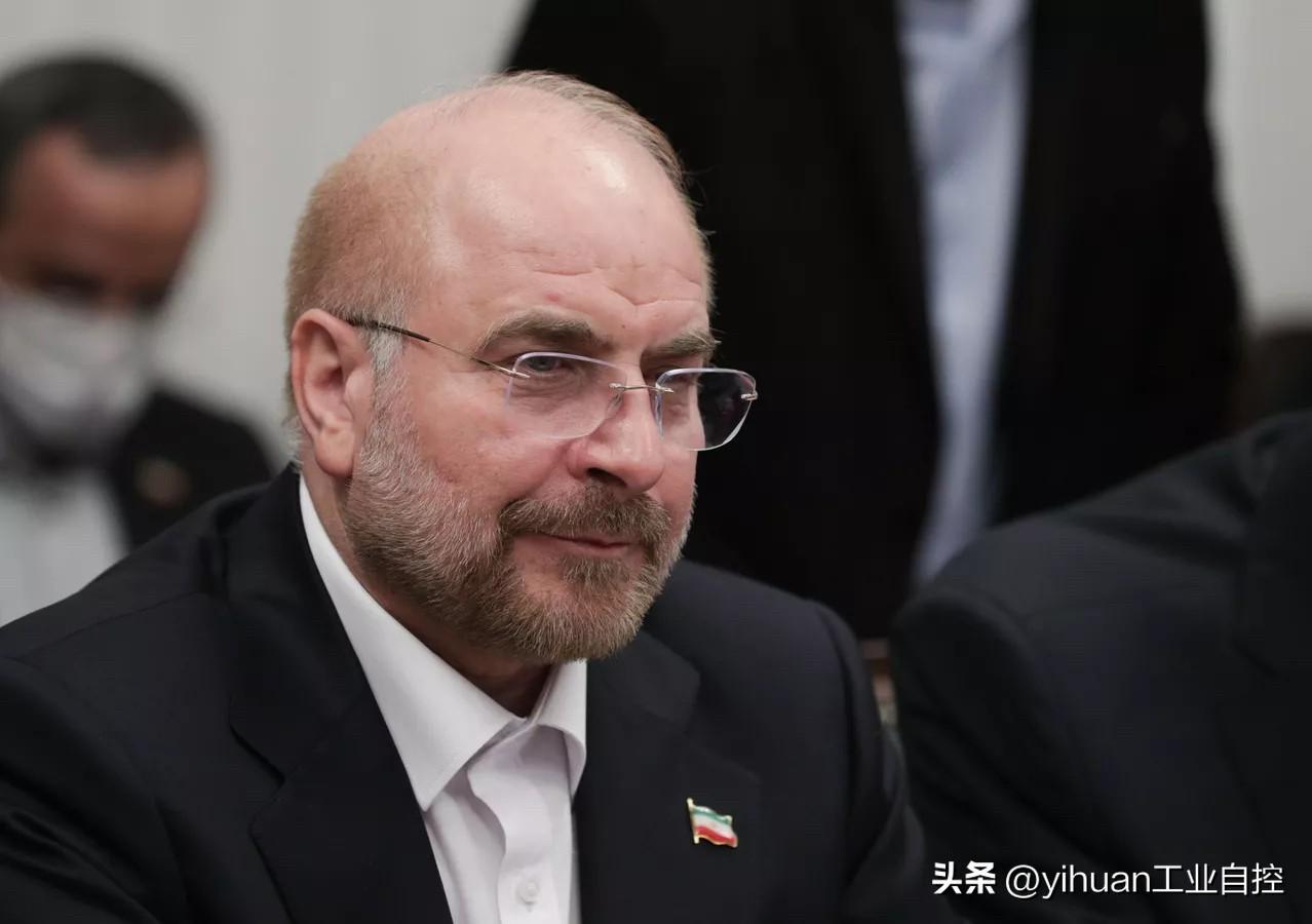伊朗国家电视台5月25日报道：
穆罕默德·巴盖尔·卡利巴夫在议会投票中成功连任，