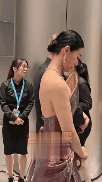 胡杏儿属于满40-20的那种女人，年轻时有一种质朴的土，成熟后反而显年轻，她体态