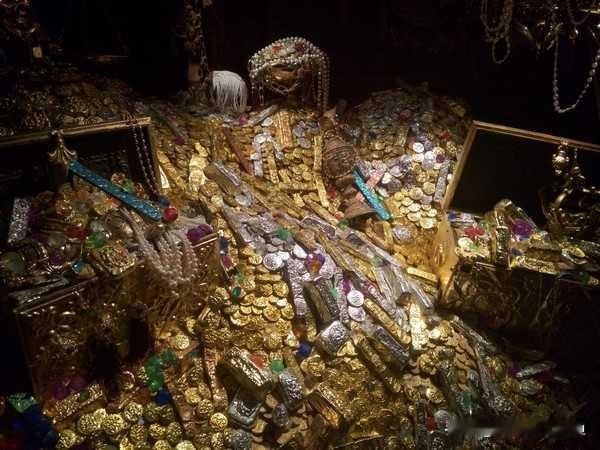 生辰纲是《水浒传》出现的一个专用名称，这个生辰纲就是生日礼物，因为数量庞大所以使