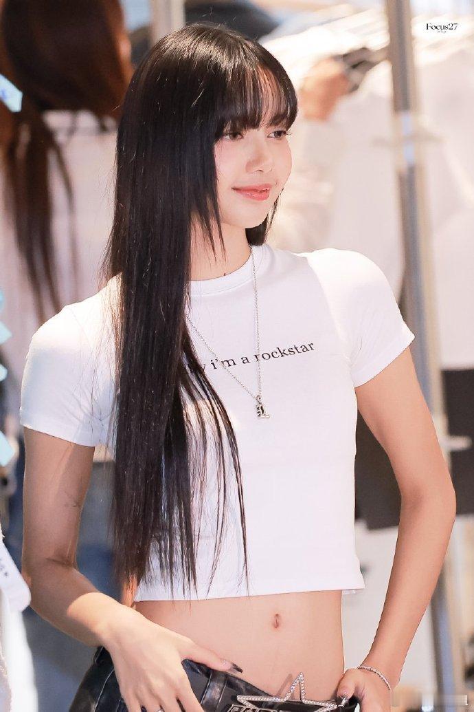Lisa新歌MV新歌被指抄袭，粉丝称他们的MV也是抄的别人的。近日，Lisa新歌