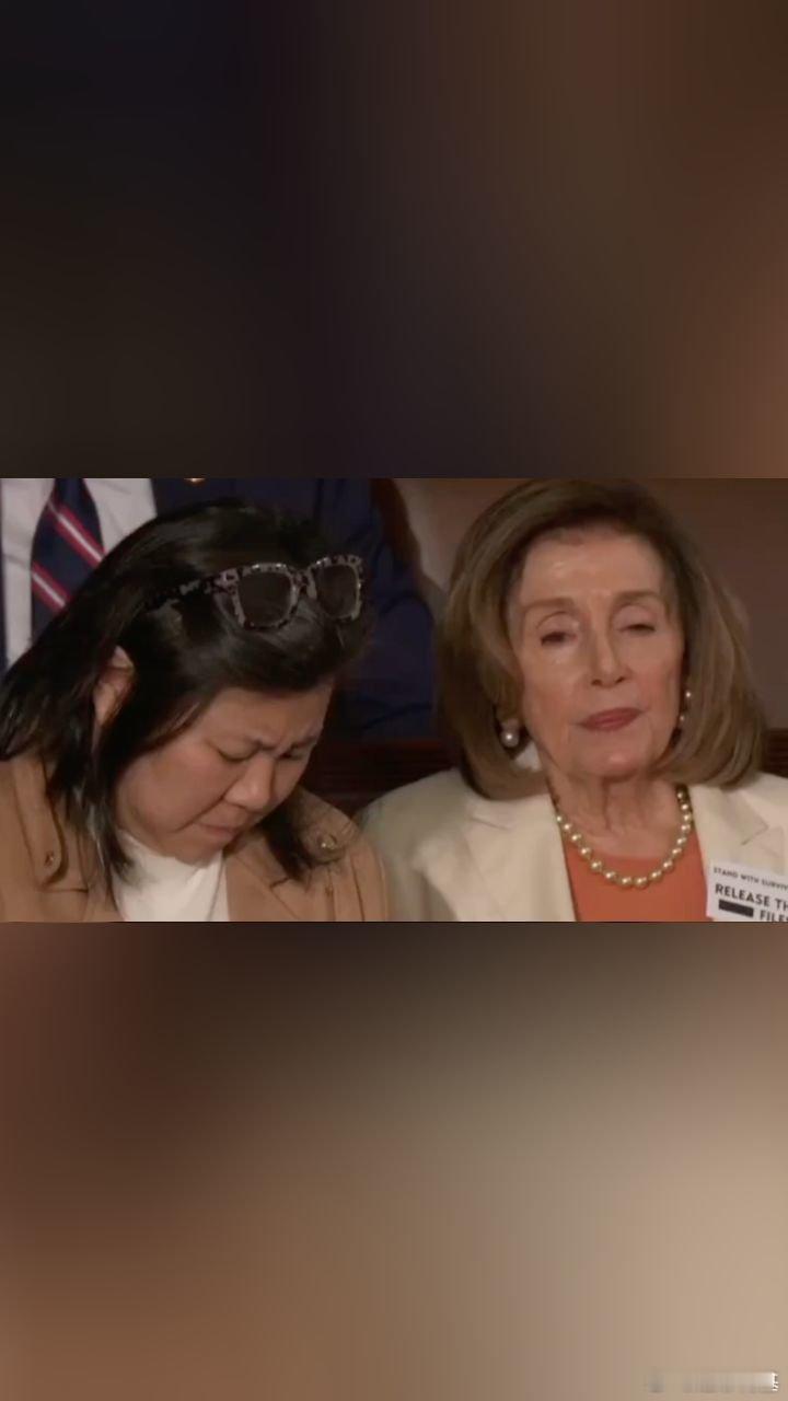 📌特朗普国情咨文演讲提到国会议员腐败问题时，不忘点名讽刺“死对头”佩洛西>>网