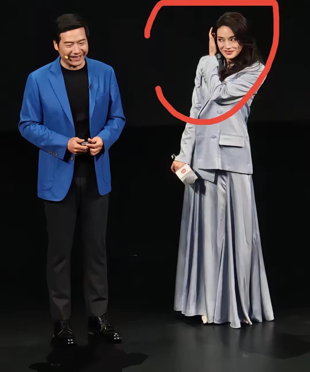 舒淇看雷军的眼神上热搜，闺蜜一句话点破：这才是成年人最高级的默契

小米发布会上