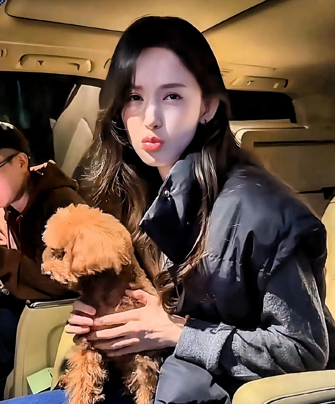 我是男的，我来说句大实话：娜扎那句“因为我人就漂亮”，根本不是自恋。

4月15