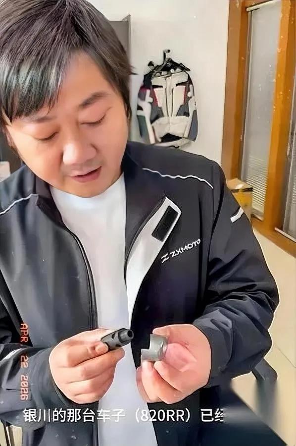 张雪是真敢啊！

我直接看愣了。

之前全网猜820RR曲轴箱破裂的原因，大半人