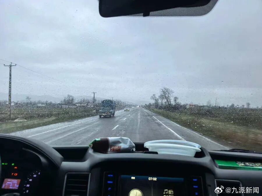 #撤离伊朗男子称对中国人放行很快#【#中国男子讲述撤离德黑兰的24小时#】伊朗时