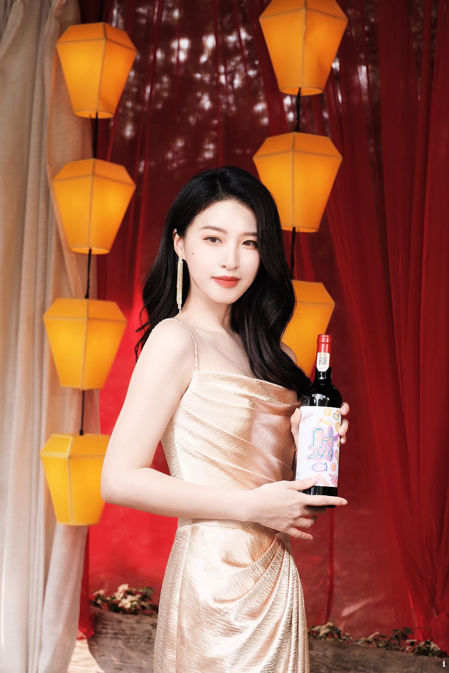 有幸见证“文创系列”葡萄酒全新首发。于杯盏之间邂逅当代艺术与传统民俗的碰撞，举杯