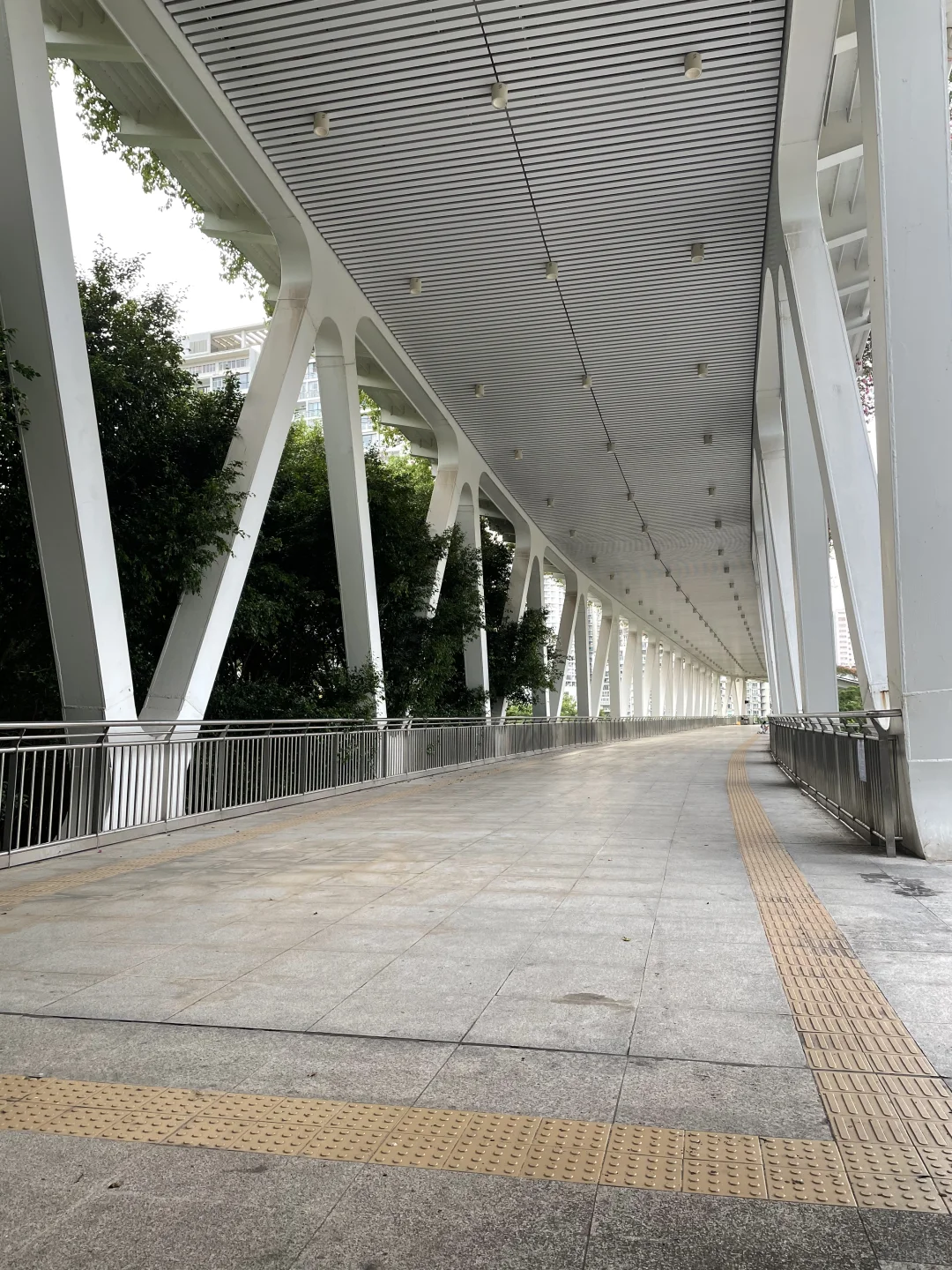 南宁打卡拍照地📸方圆荟天桥出片0元拍
