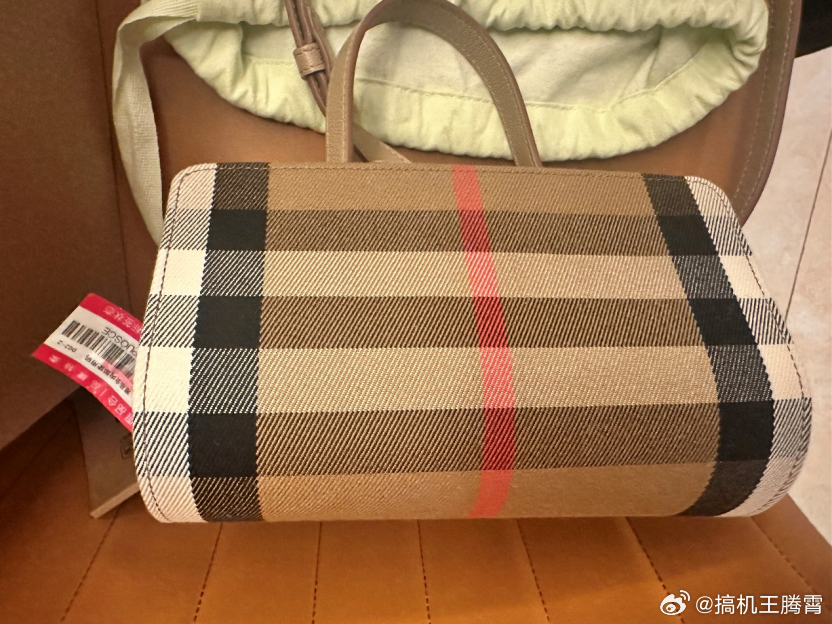 在网上买过几次奢侈品，有个很大的问题终于解决了。网上买奢侈品的优势在于款式多，关