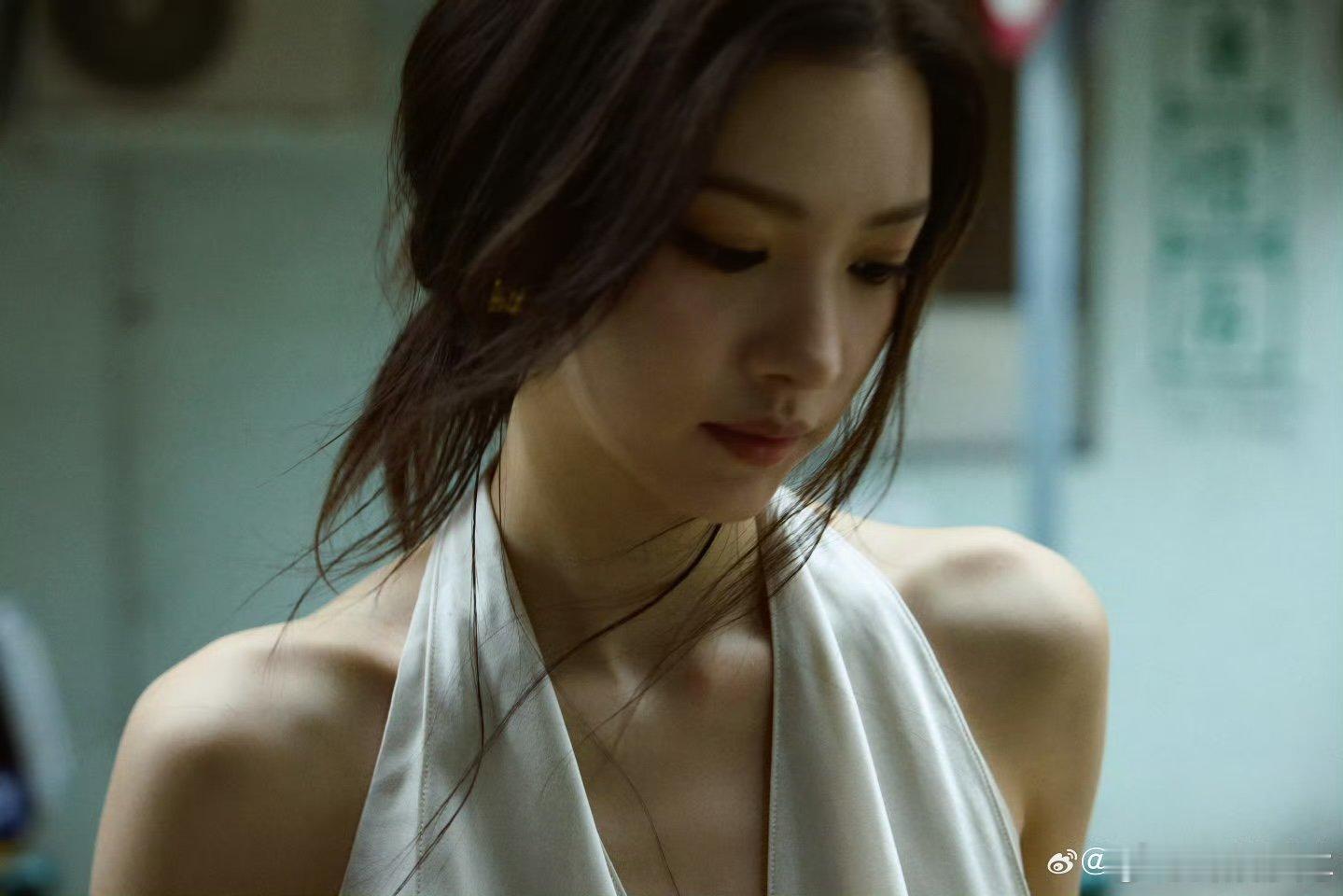 代斯张艺上张慧雯直播看浪姐挖到神仙陪看局！三位美女同步追乘风直播，看到精彩处疯狂