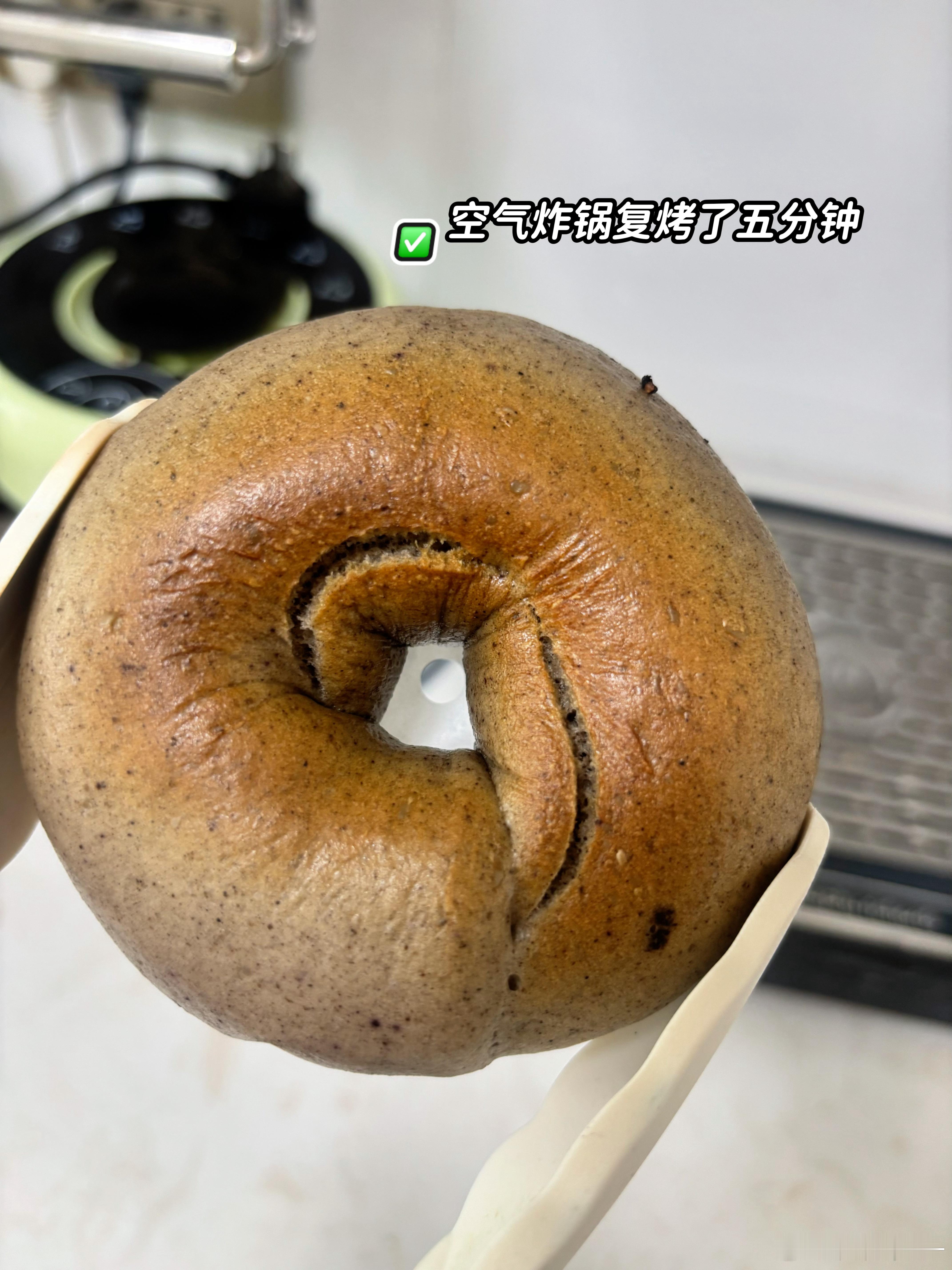 早餐吃什么 黑芝麻贝果🥯馒头真的很爱吃黑芝麻馅料的食物每次中秋月饼不爱吃五仁 