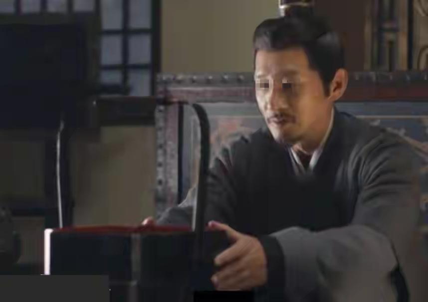 朱元璋赐徐达一只空饭盒，暗示其自尽。徐达看后大笑，回了8个字
 
这只空饭盒里藏