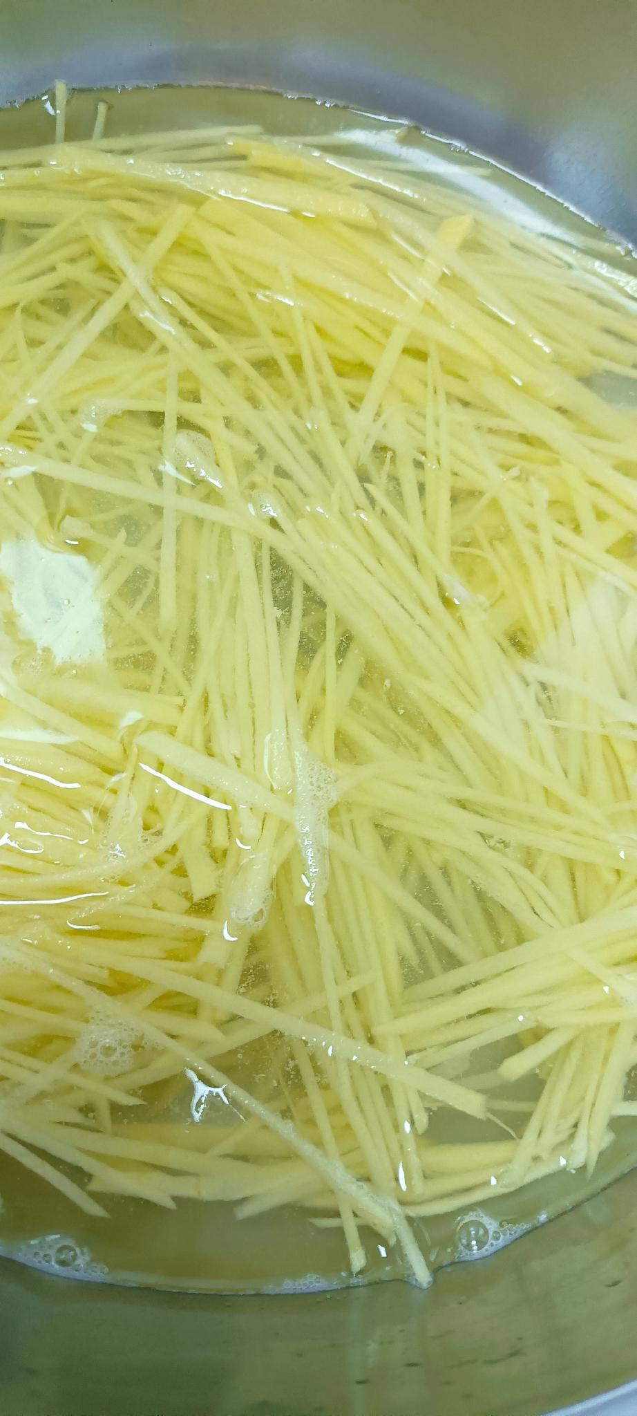 本来我想今早还是煮鹅蛋当主食，因为昨晚回来得晚，做饺馅不赶趟了。
然后给我妈妈买