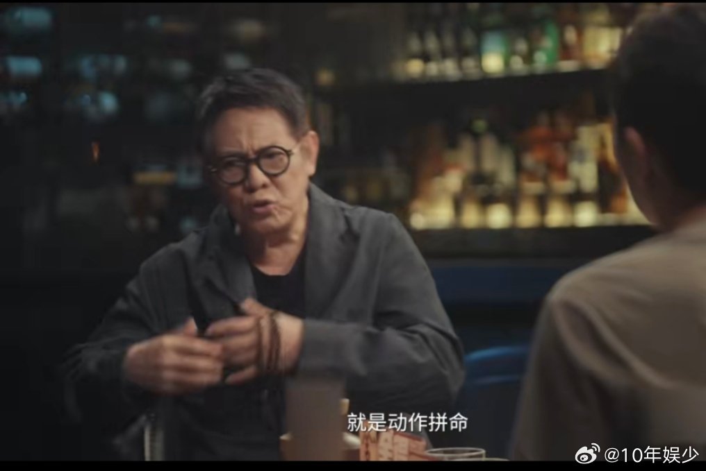 两大功夫巨星各有专属赛道 成龙以实景搏命为底色，以松弛诙谐为笔触，在银幕上书写独