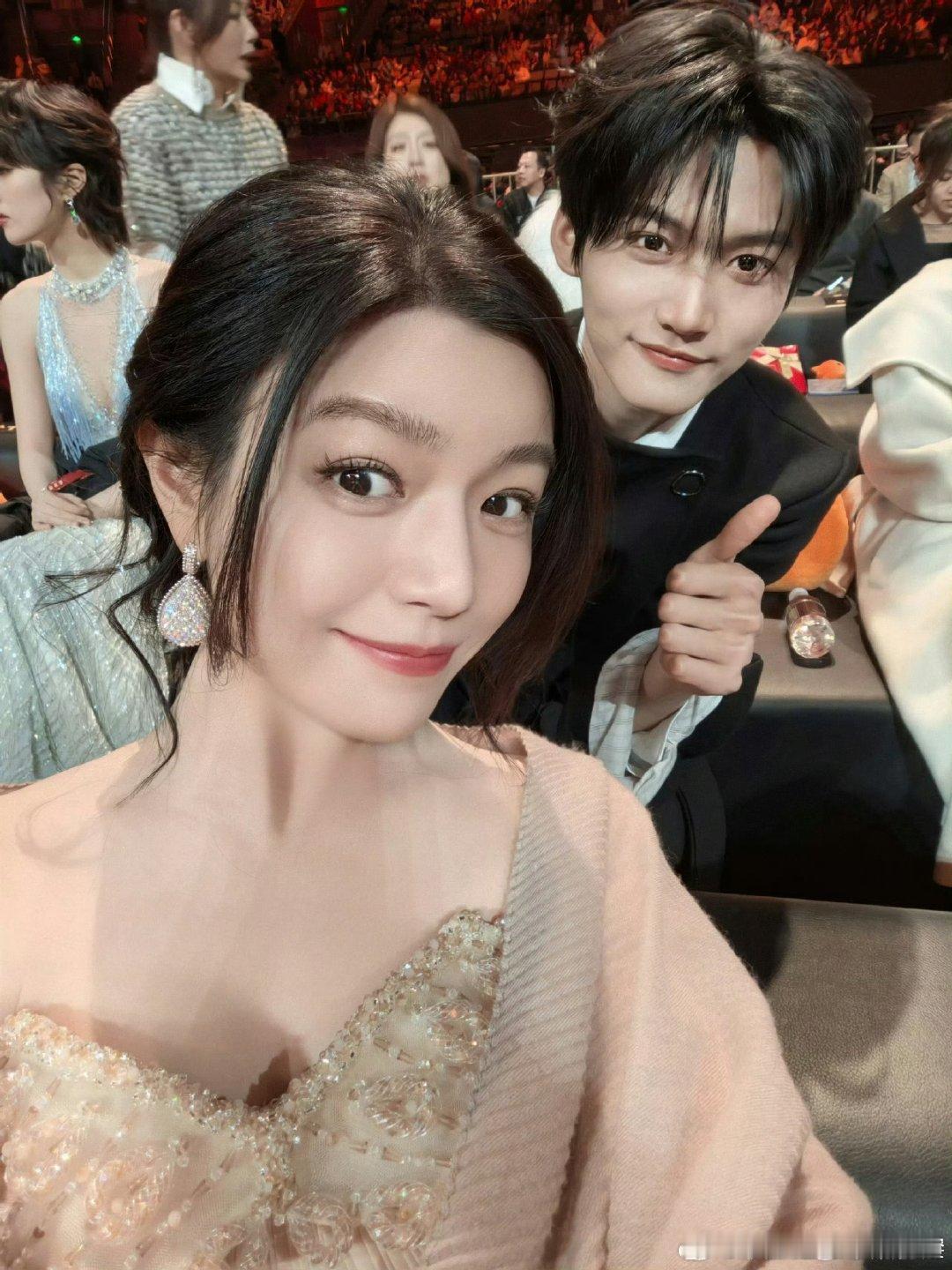 陈妍希周柯宇自拍发出来了陈妍希周柯宇自拍发出来了 