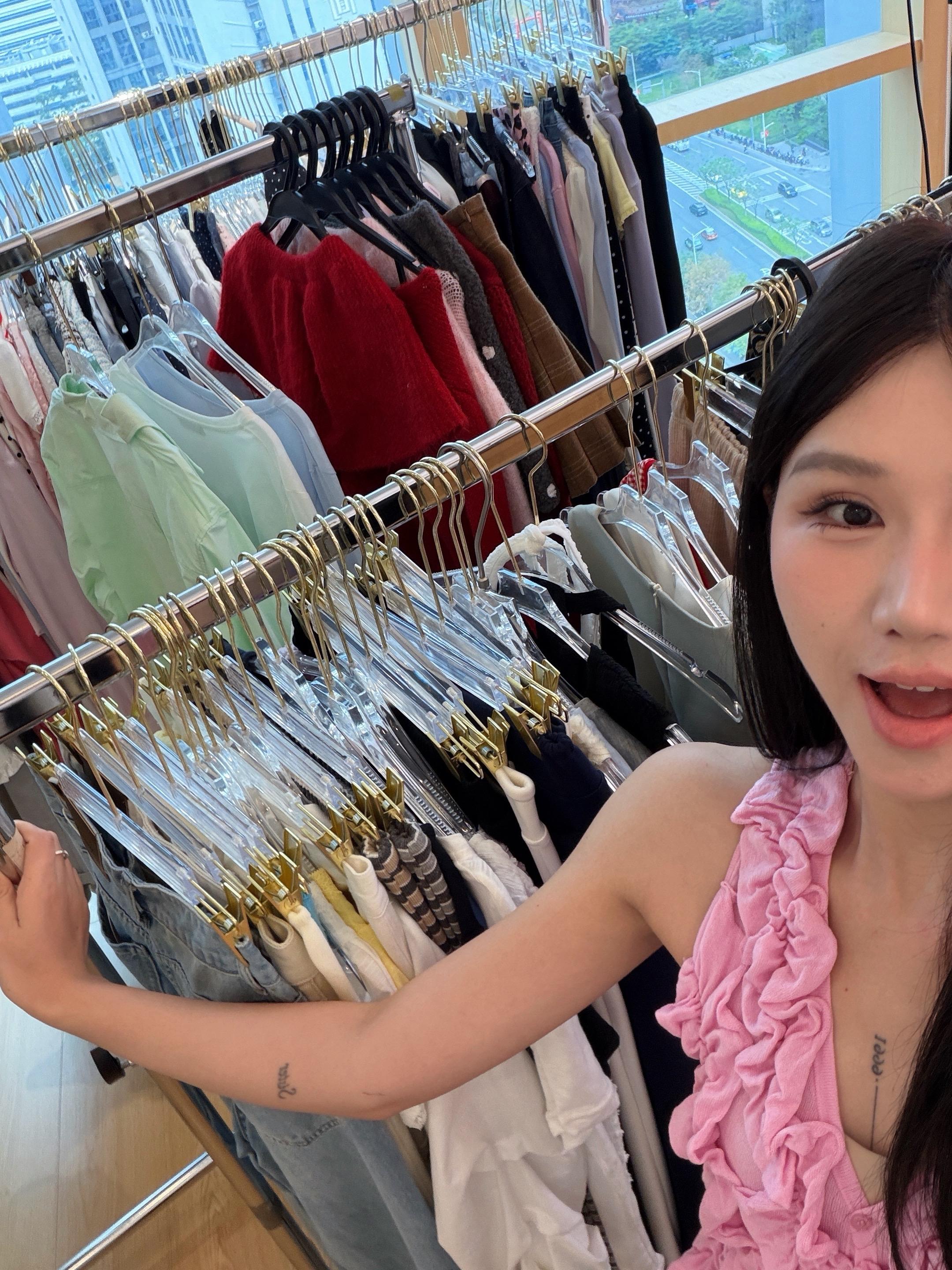 平时想要的款来不及安排 那么都在现现号这里 见面啦 在这里