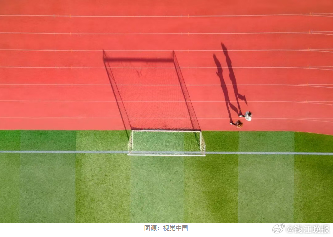 【年少不识题中意，回首已是题中人】#浙江宣传谈高考作文# 昨天，全国#高考#正式