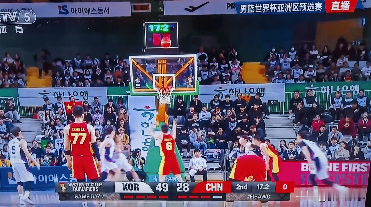 今晚中韩这场球上半场，只有程帅澎一人配留在队伍里，其他的从教练到队员统统的开除，