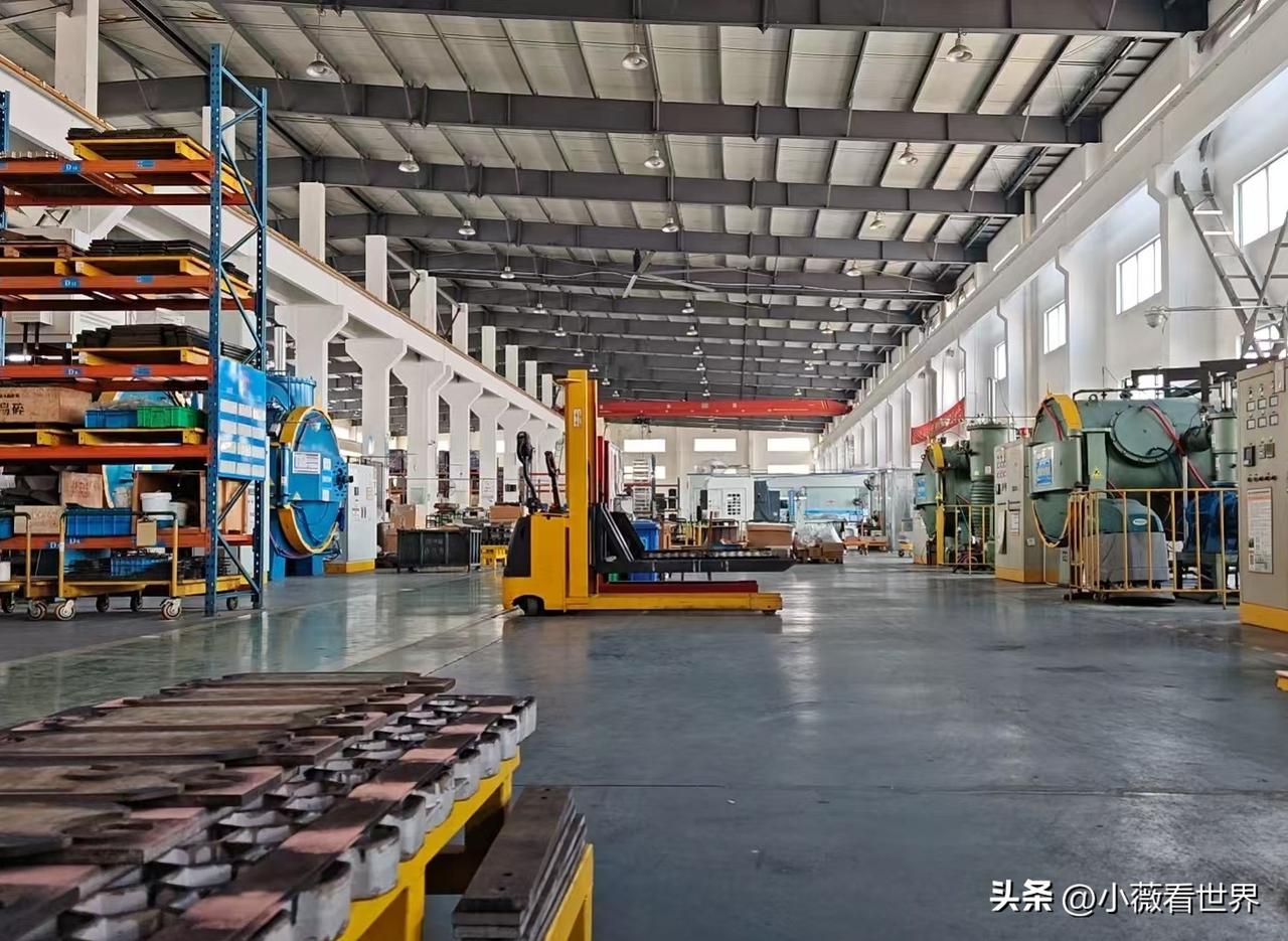 我们这里有个男人，眼看也五十多了，但从未工厂上过班的他，过年后却去工厂打工了。