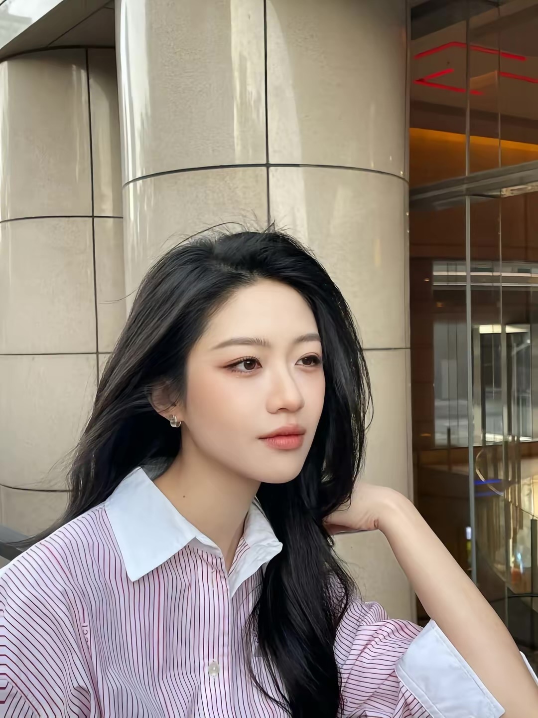 中国的化妆师也太天才了化繁为简的顶级审美，每一款妆容都自带记忆点。🫧 by 化