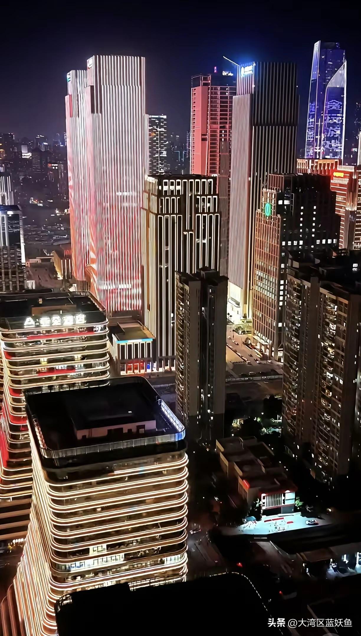 广州金融城那450米地标又被传“烂尾”了？最近刷到不少吐槽，说这楼怕是黄了，还说