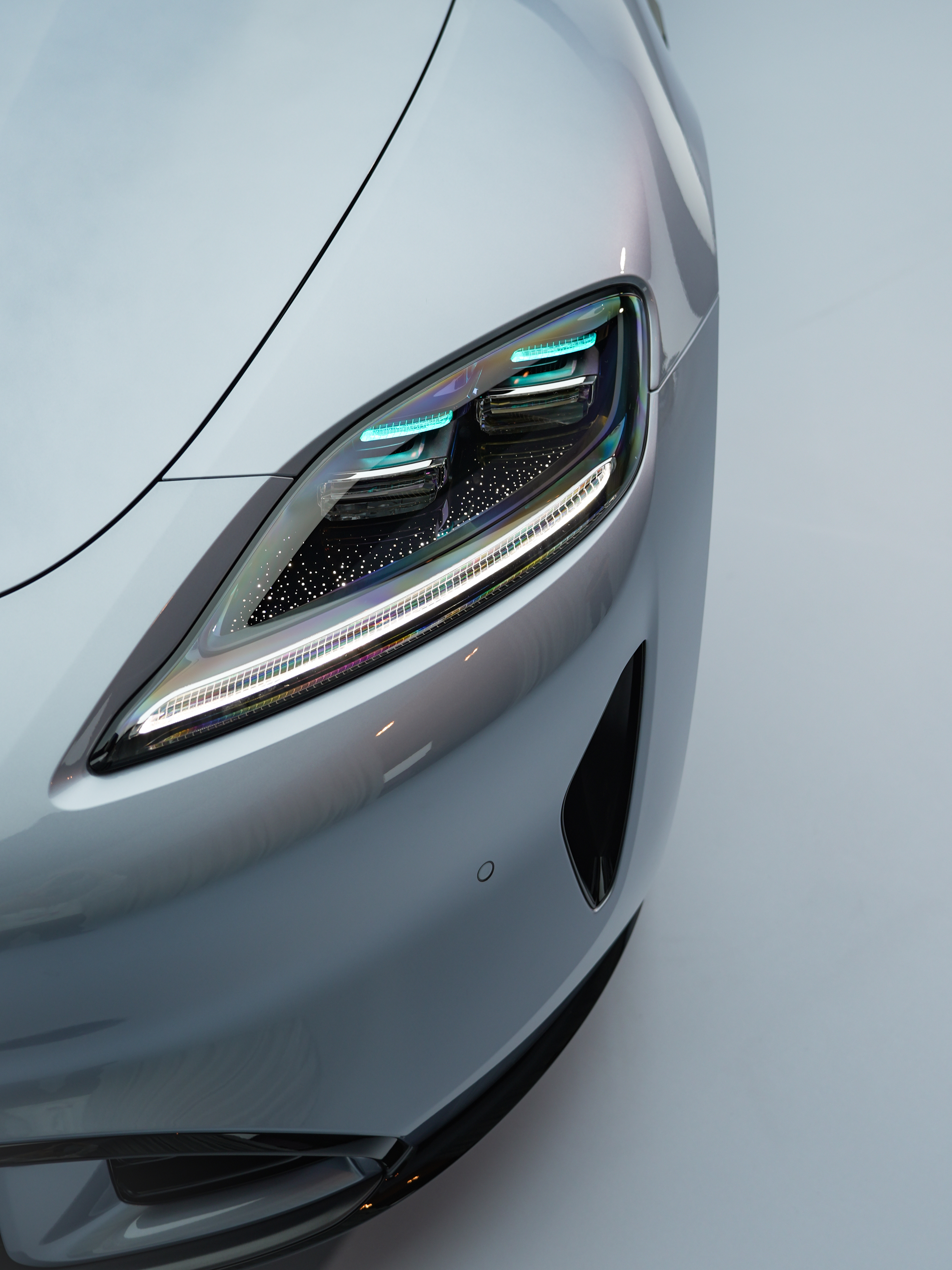 HYK图赏｜尚界 Z7T整车采用低趴宽体的设计，搭配星河大灯和尾部的星云画卷尾灯