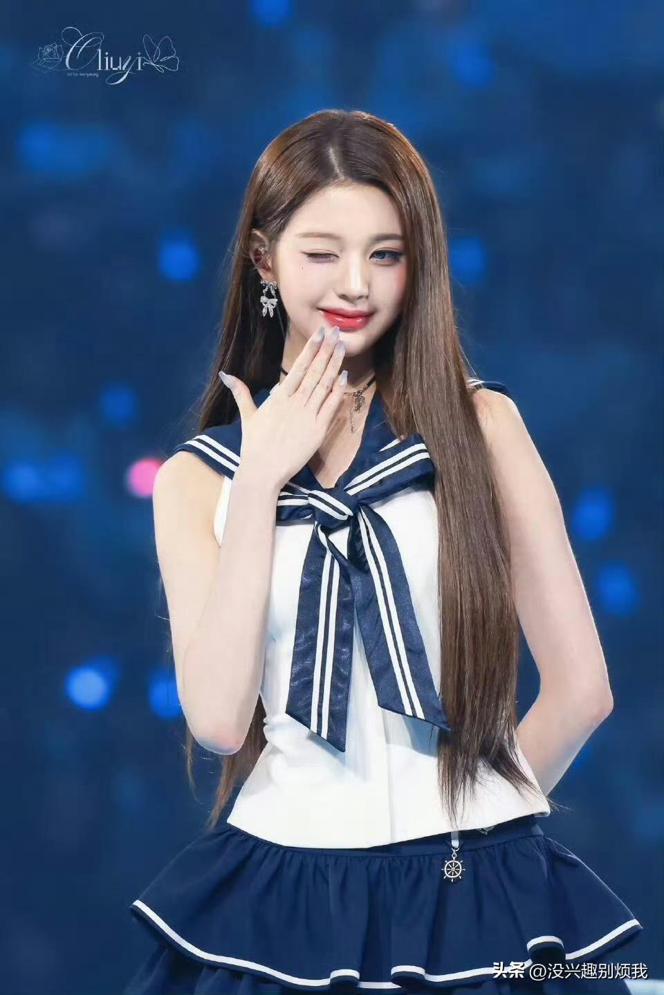 张元英这两套衣服，大家都喜欢哪一套？