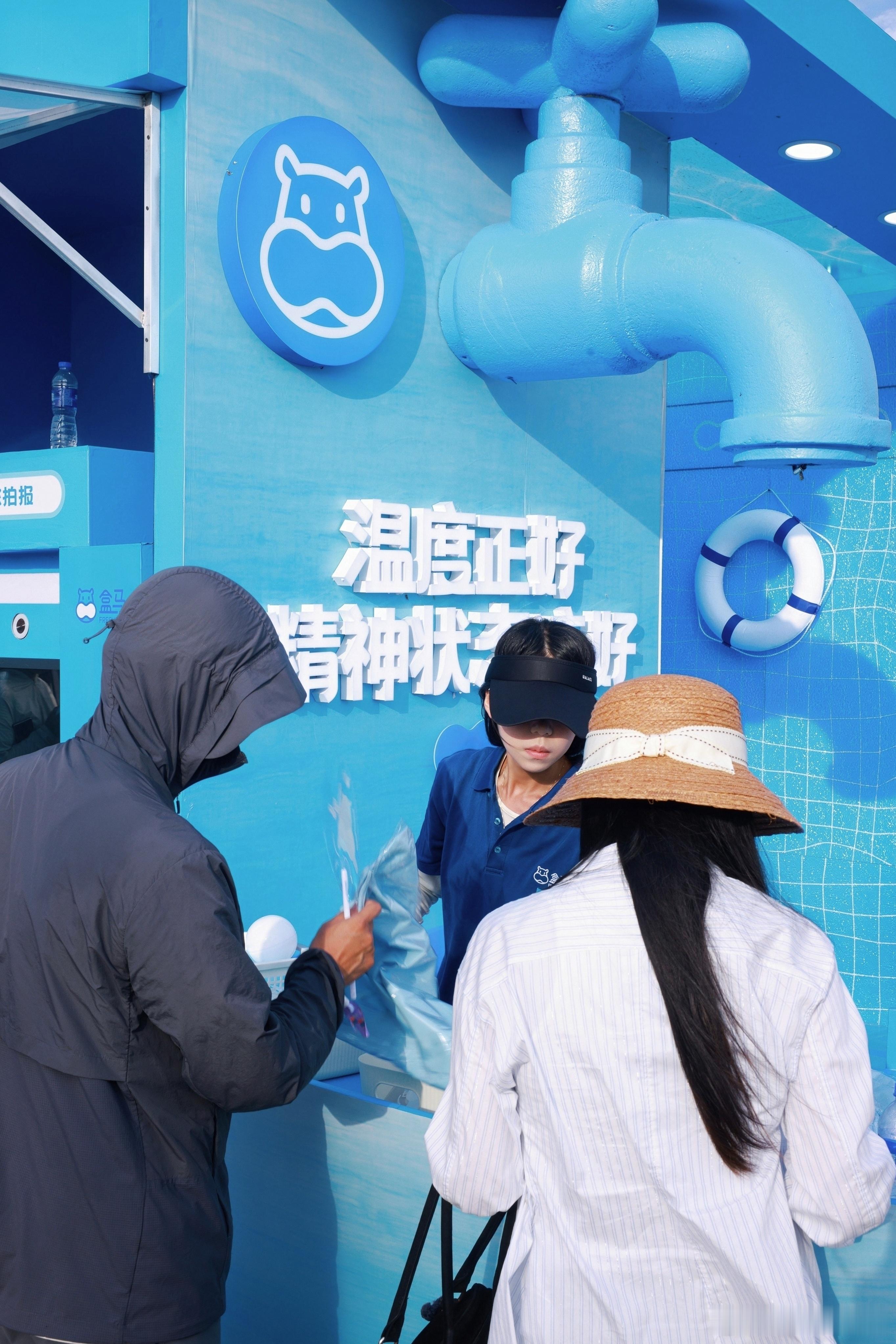 原来真的有人住在里面盒马阿那亚盒我一起发现新鲜来阿那亚轻装看音乐节，后备箱不用堆