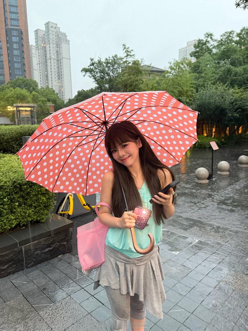 带了伞雨就不来（假的） 