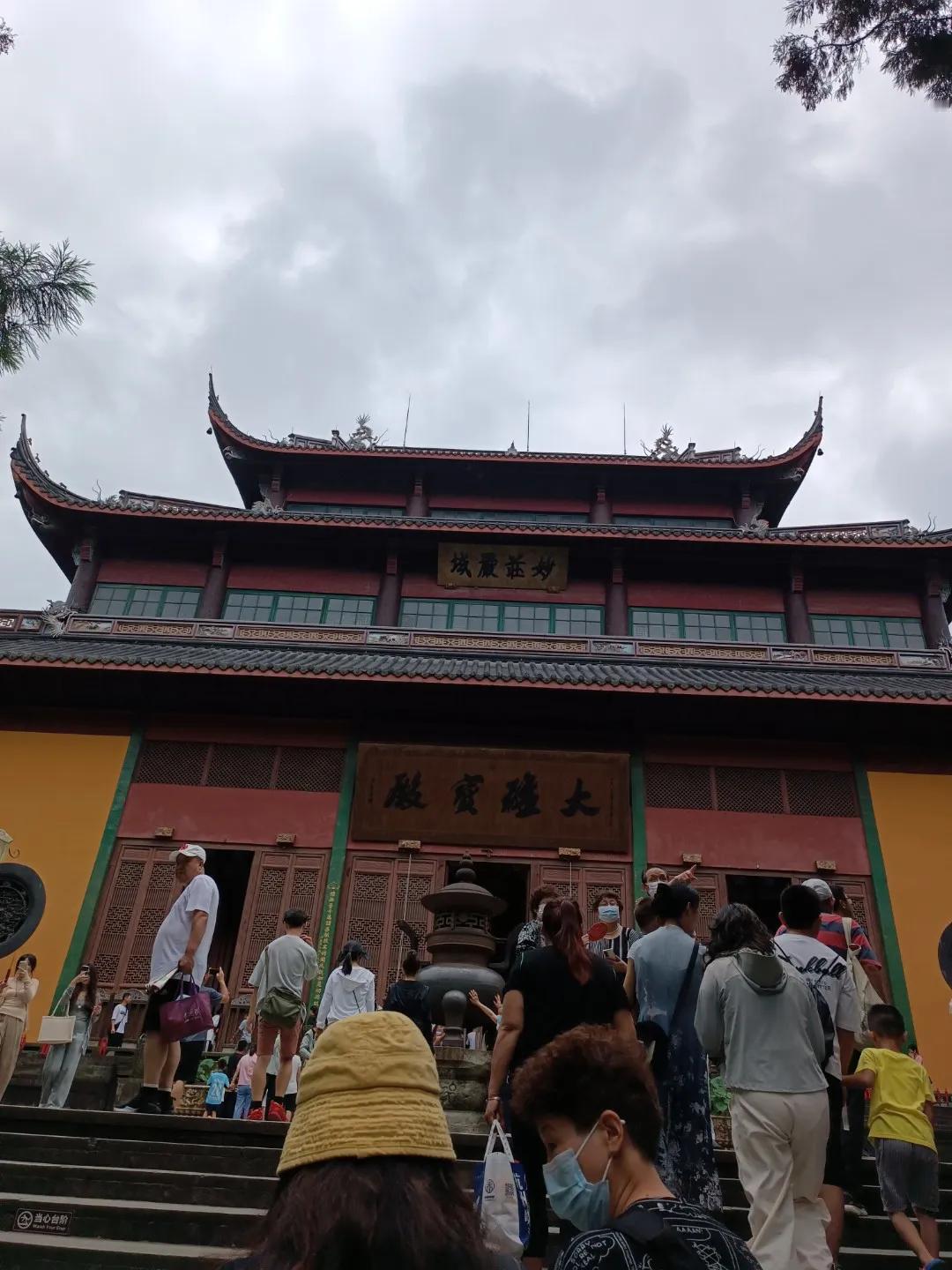 人生在世，一定要对他人好！第一条，你对小朋友帮助友好，小朋友会对表示感谢，叔叔阿