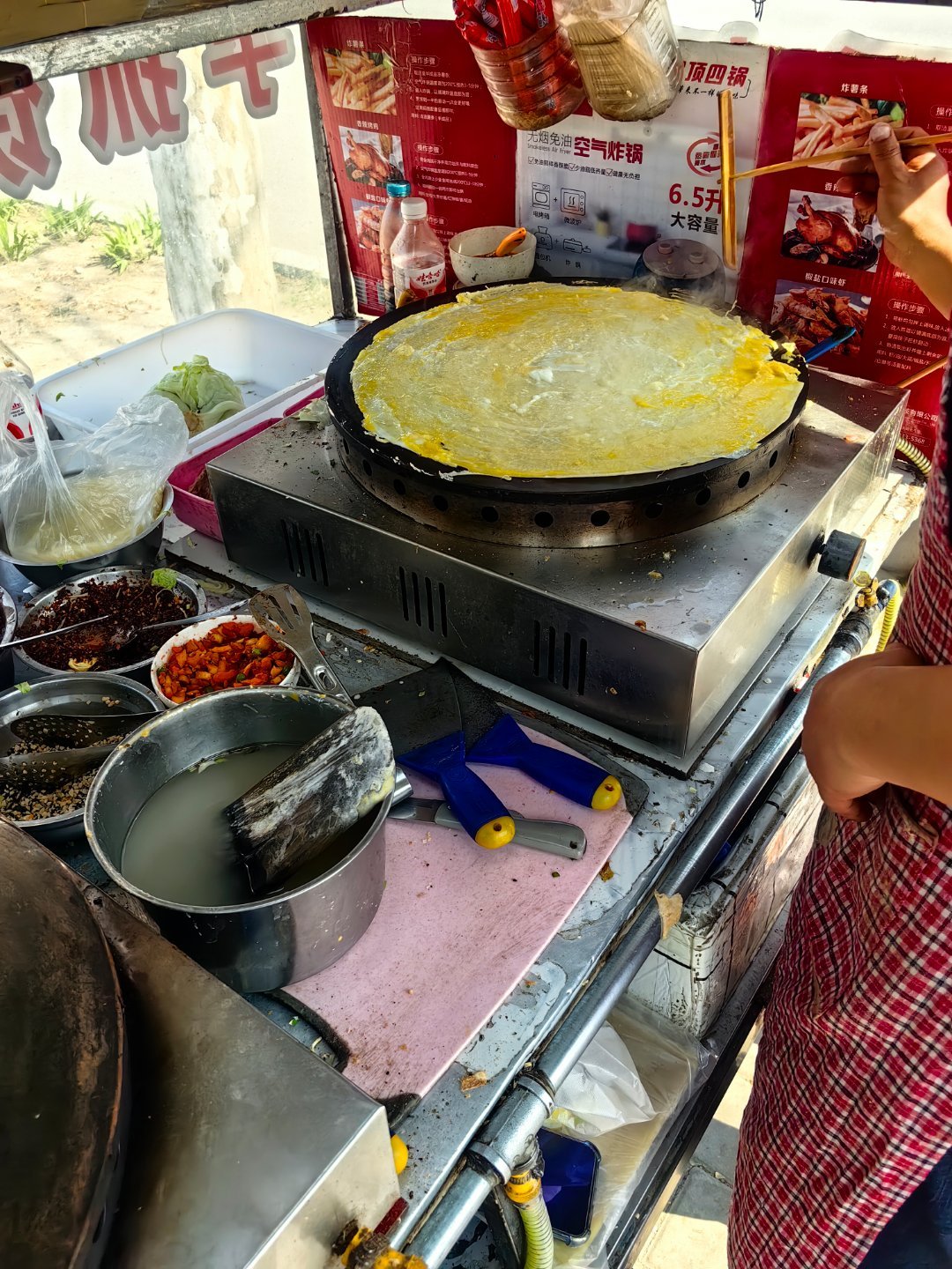 *在路上*马上到家，门口的煎饼走起，香香香，迫不及待...自驾游第43天... 