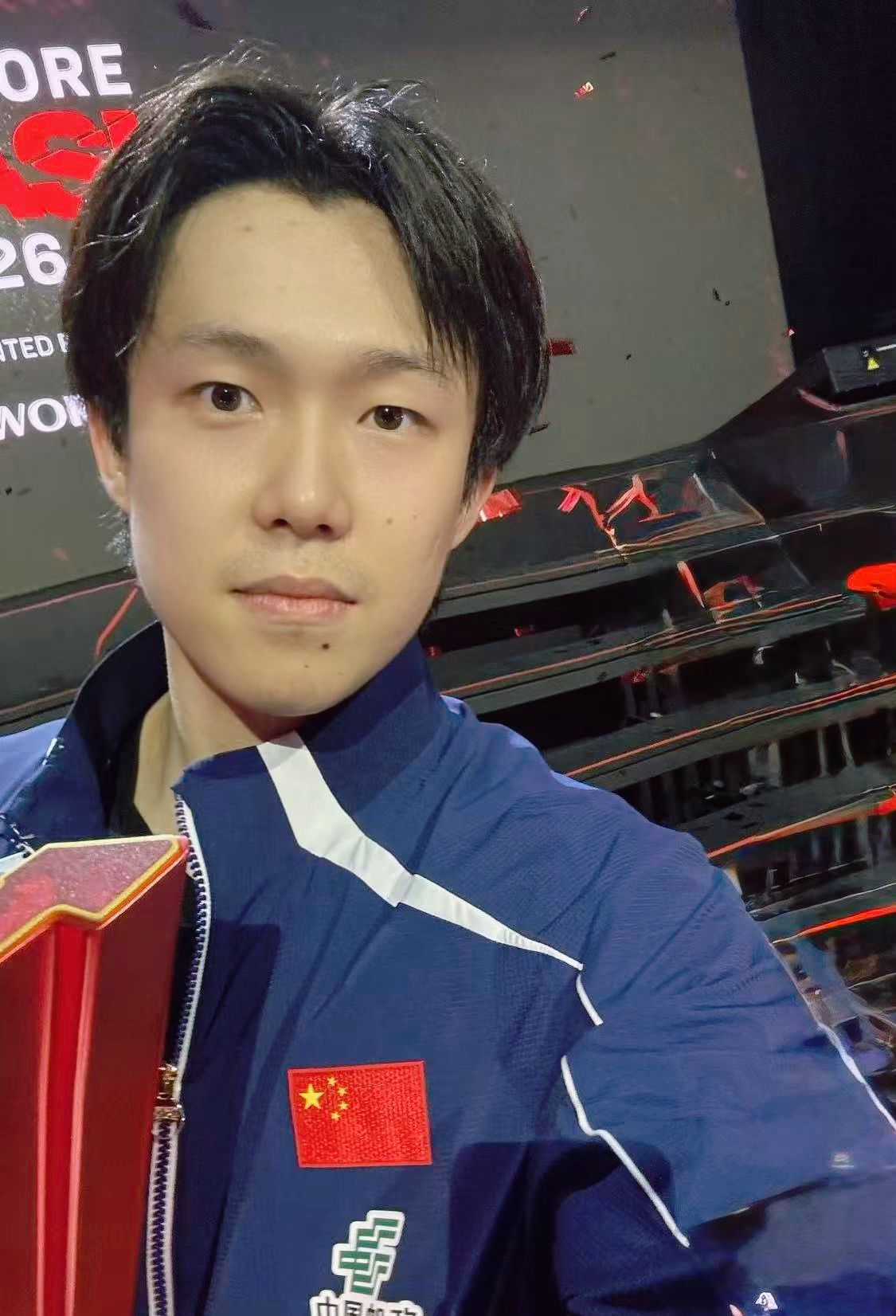 帥氣的自拍理應這樣👇🏻👇🏻👇🏻 