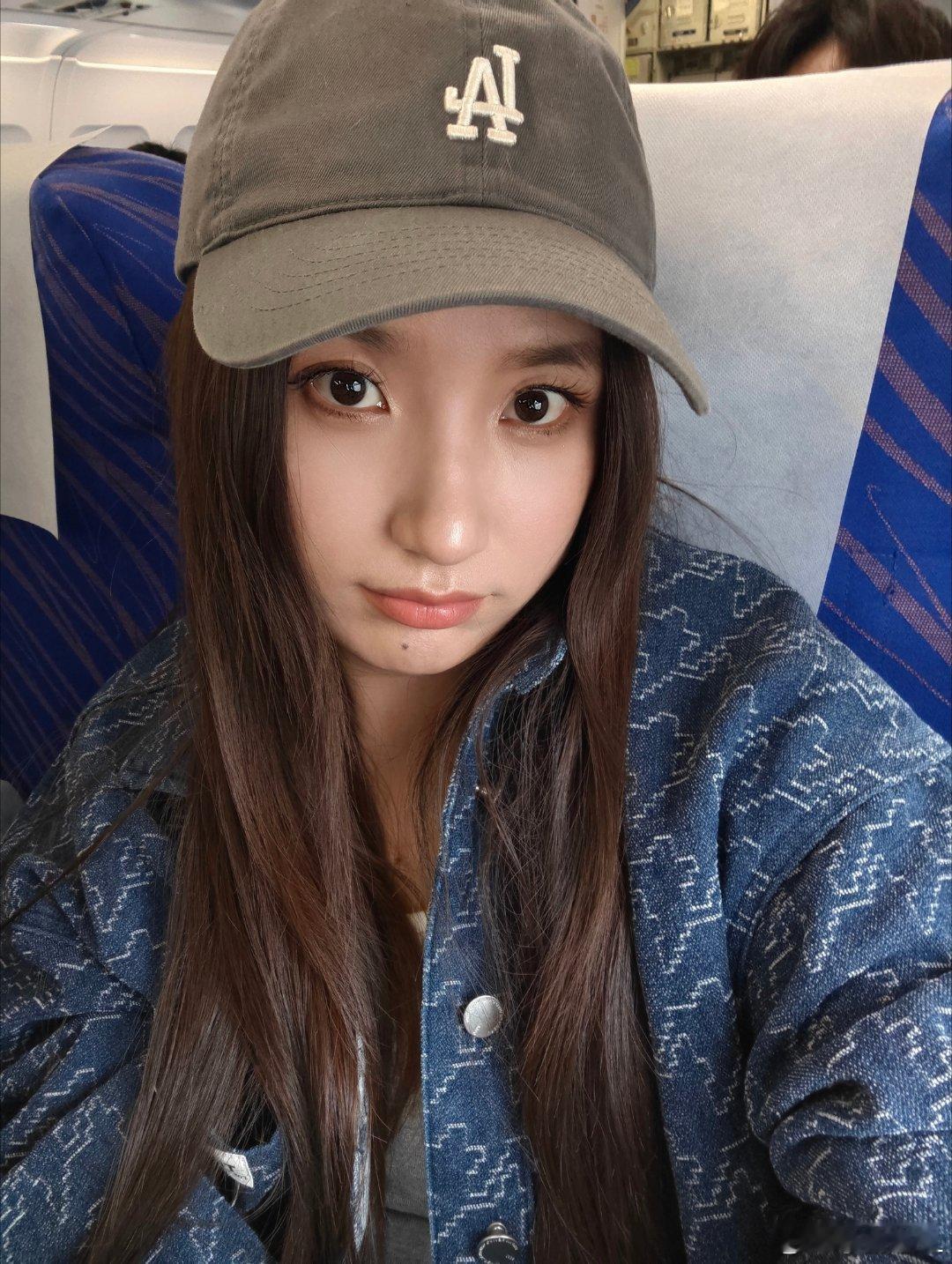 带药飞行。胃痛加感冒太难了..杭州见啦！ 