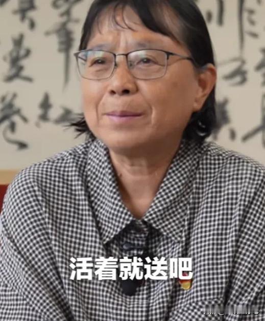 感觉张桂梅有点不对劲，她今年68岁了。
 
脸上的皱纹和法令纹，还有精神样貌都要