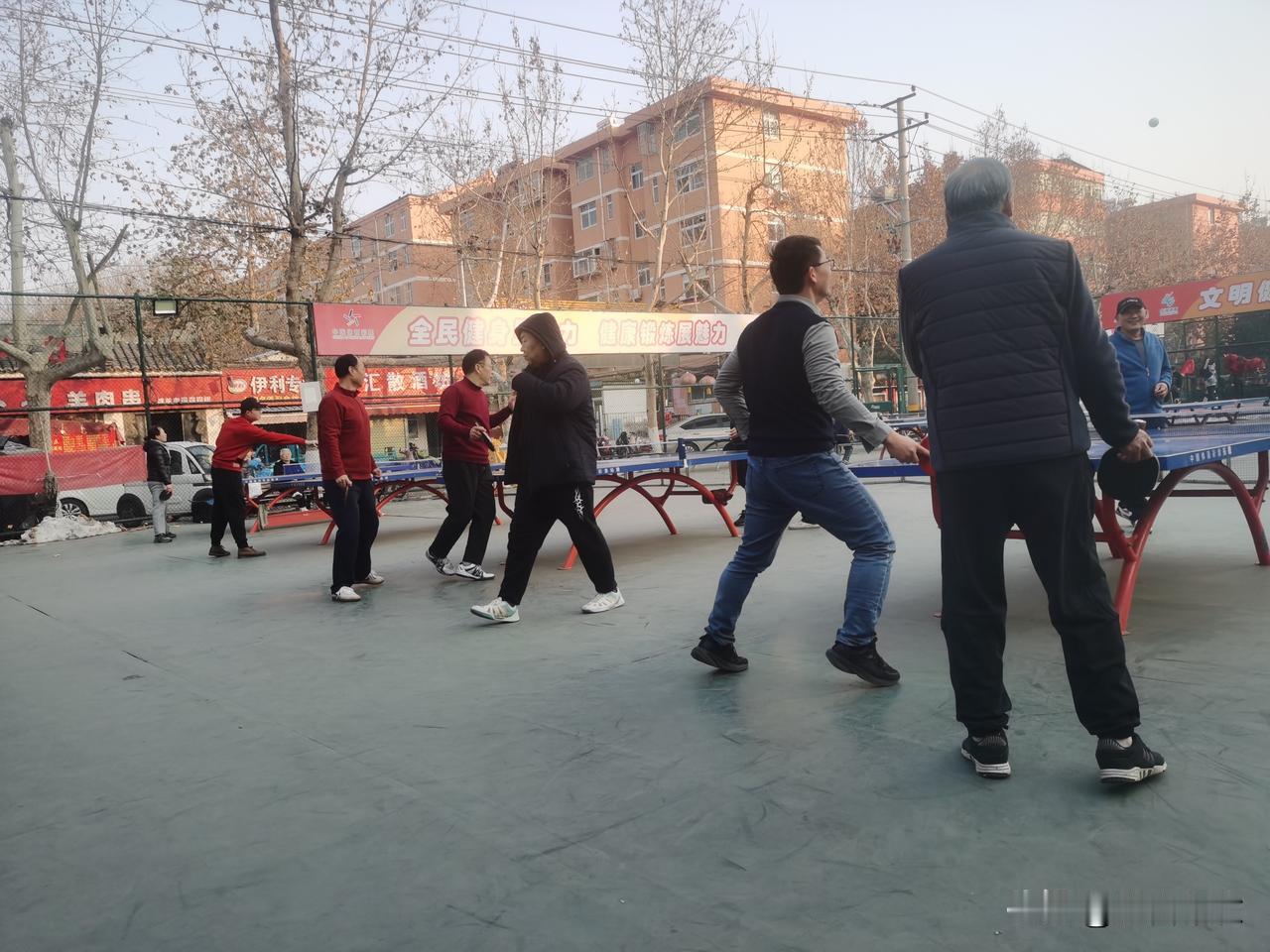 话不可说得太满，小心遭现实“打脸”。

昨日下午，有位自视甚高的球友，因目中无人
