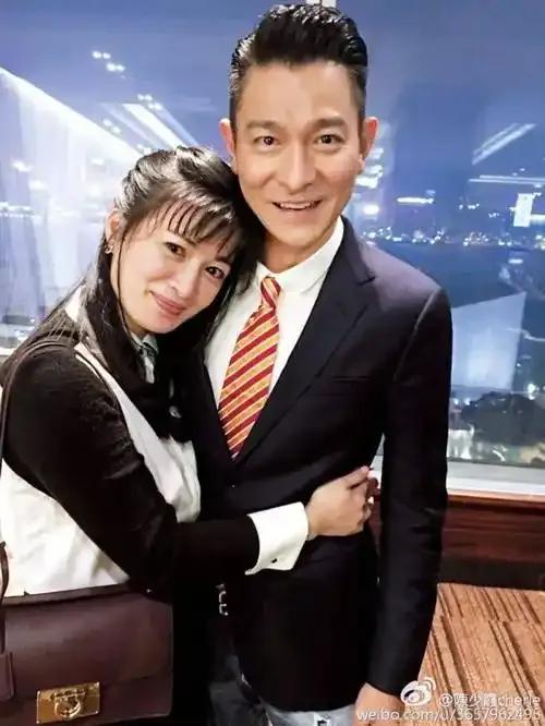 2025年5月，导演王晶在节目中爆料刘德华感情秘辛，直言“做刘太太太辛苦”。他透