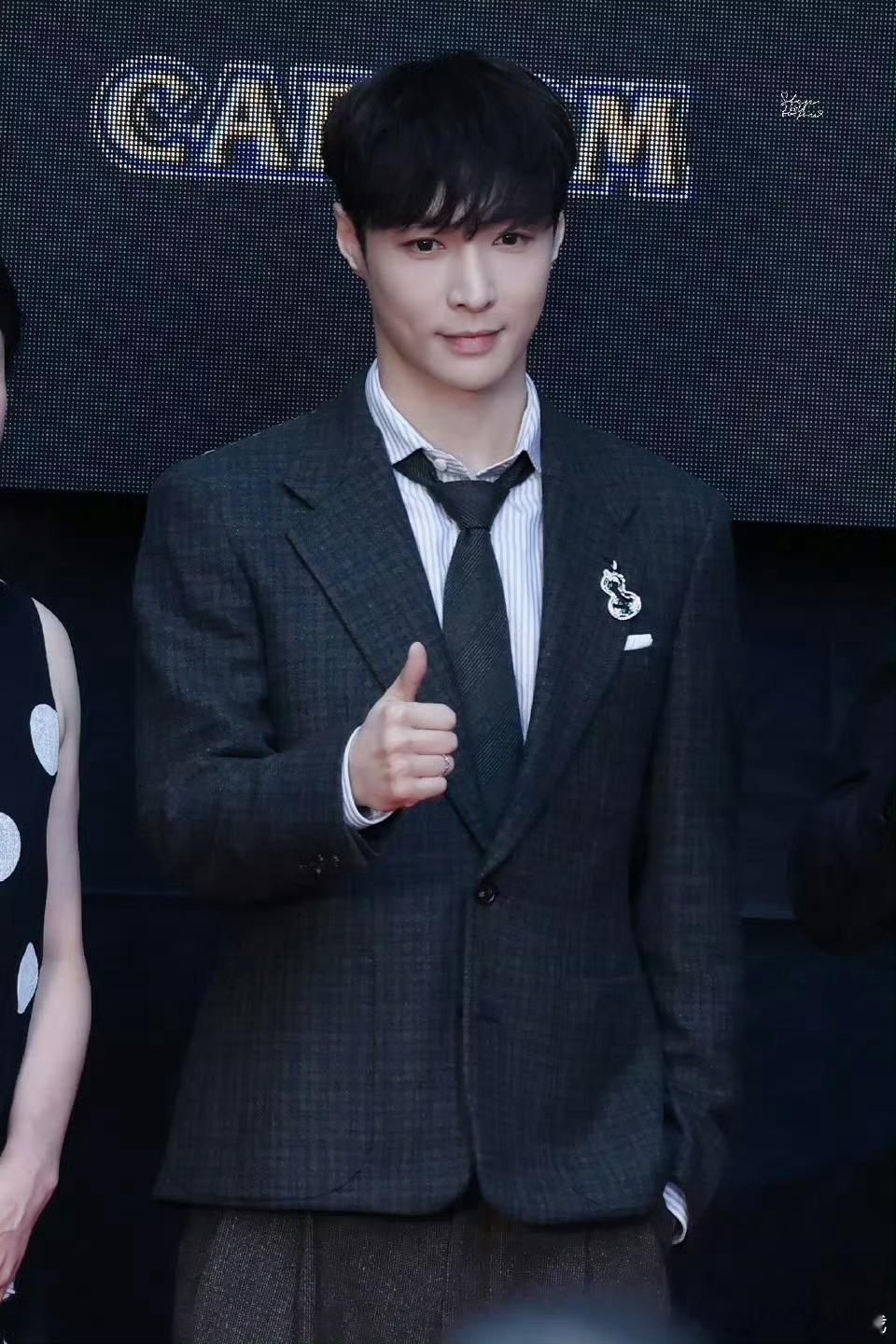 东京电影节的顺毛小绵羊，有点子梦回lay了张艺兴，怎么出国就变年轻啊[傻眼]张艺