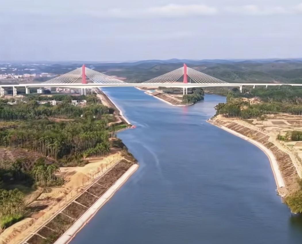 平陆运河，今年9月：具备试通航条件。
年底：全线正式通航。
平陆运河通航在即，真