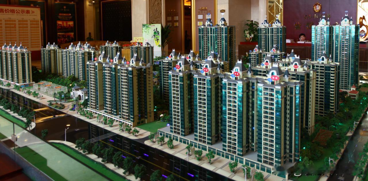 上联：恒大财富许家印


下联：您请！[握手]