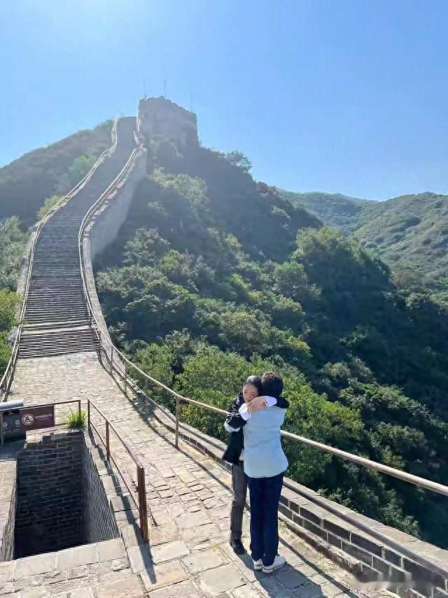 倪萍含泪写信告别敬一丹：一锅馒头记一辈子，最后却没能送上一程