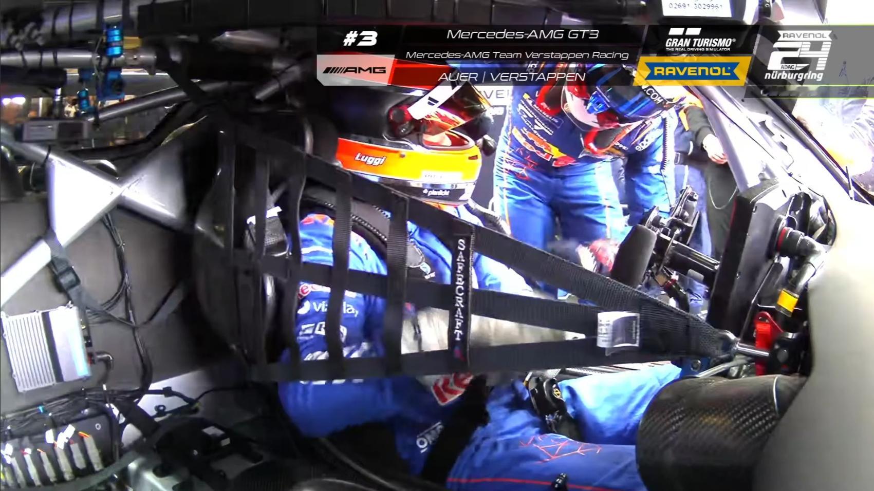 维斯塔潘返回维修区之后，虽然奥尔坐进了赛车，但3号梅赛德斯-AMG GT3被推入