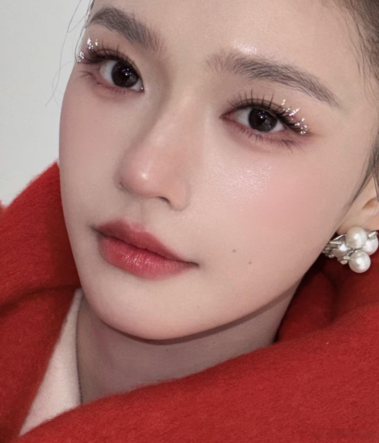 杨单给林允化的圣诞冰凌妆✨好漂亮 