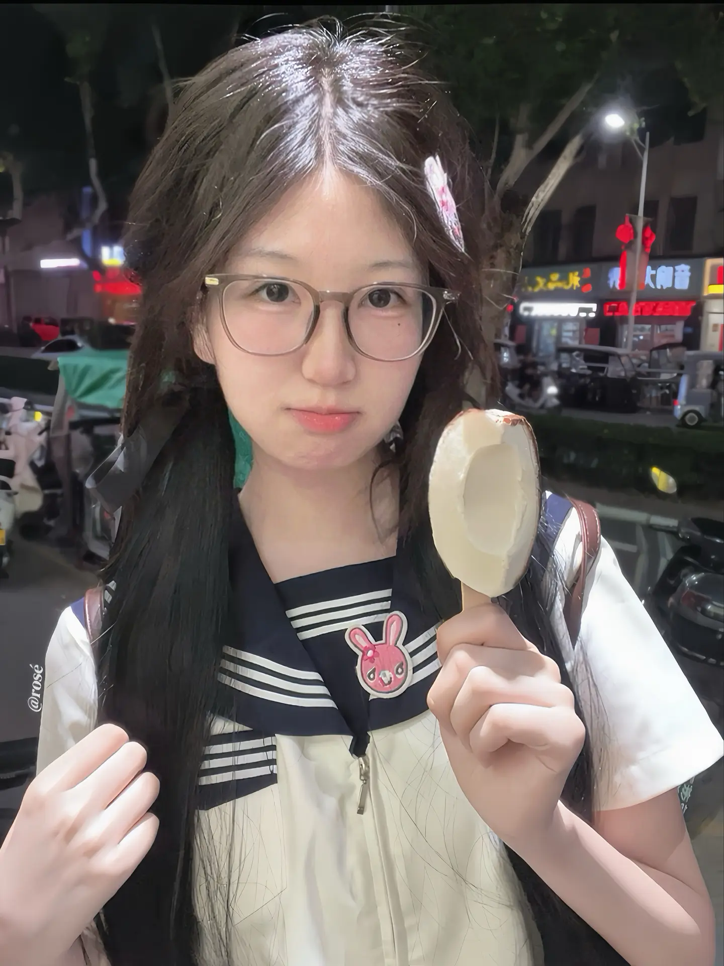 夏天 你要融化的是女孩们的悲伤不是我手上的冰淇淋