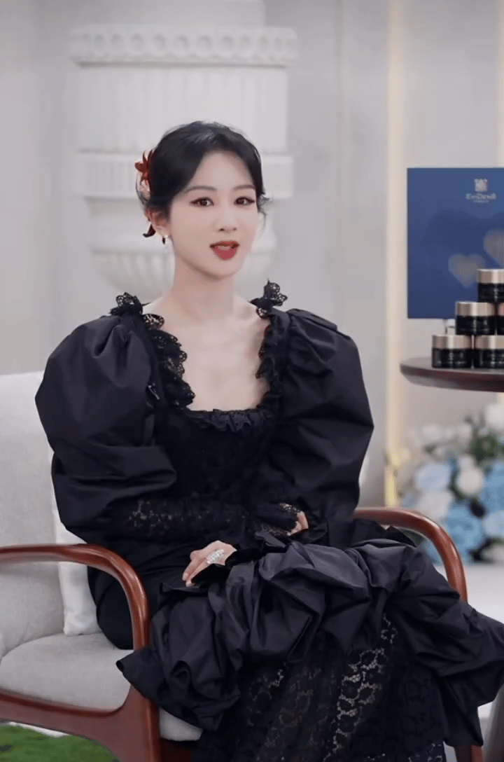 杨紫妆造这是在模仿迪丽热巴吗 ​​​