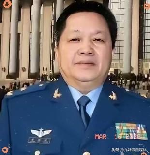 1981年，台湾飞行员黄植诚，驾驶最先进的飞机向大陆投诚，却被后座飞行员察觉，黄